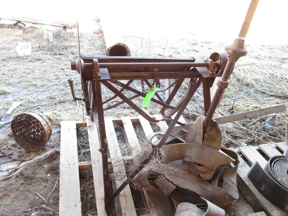 Antique steel saw arbor