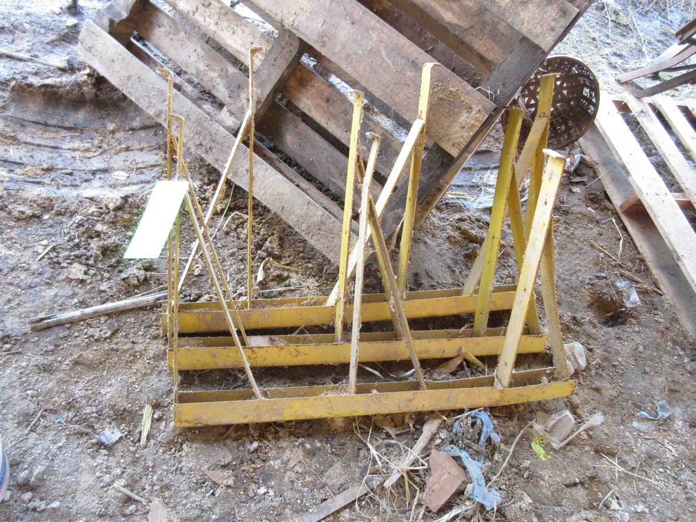 (2) Steel material brackets