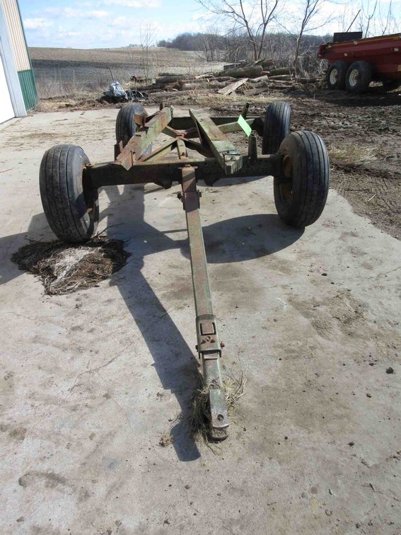 John Deere 4-wheel running gear (cracked center pole)