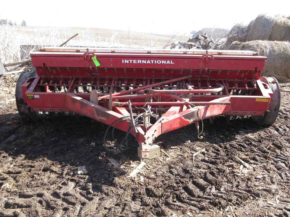 International 510 grain drill
