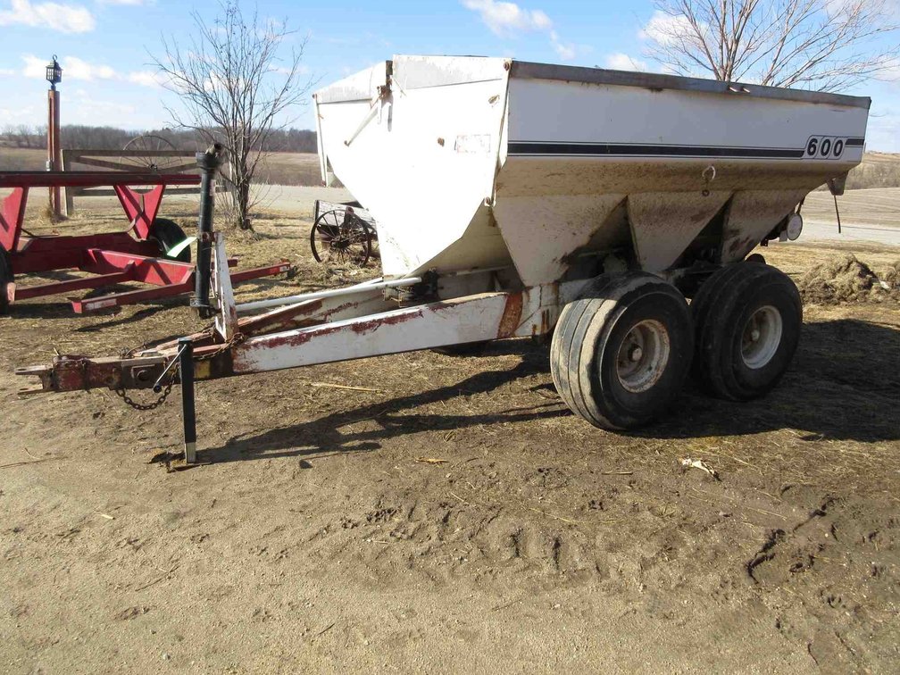 Wilmar 600 fertilizer spreader
