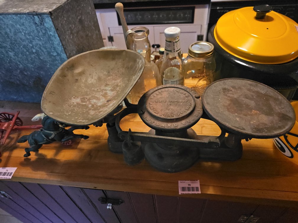 Howe Scale Co. cast iron balance scale