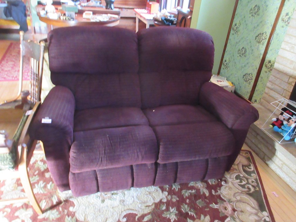 Power recliner loveseat
