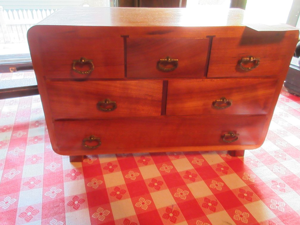 Wood 6-drawer small chest