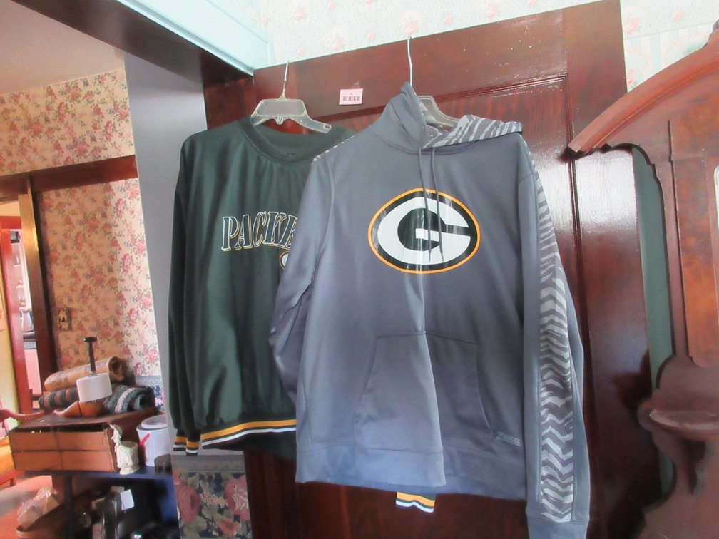 Green Bay Packers pullover and sweatshirt