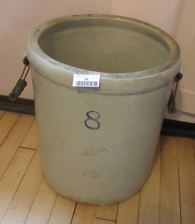 Red Wing Potteries Inc 8-gallon bail handle crock