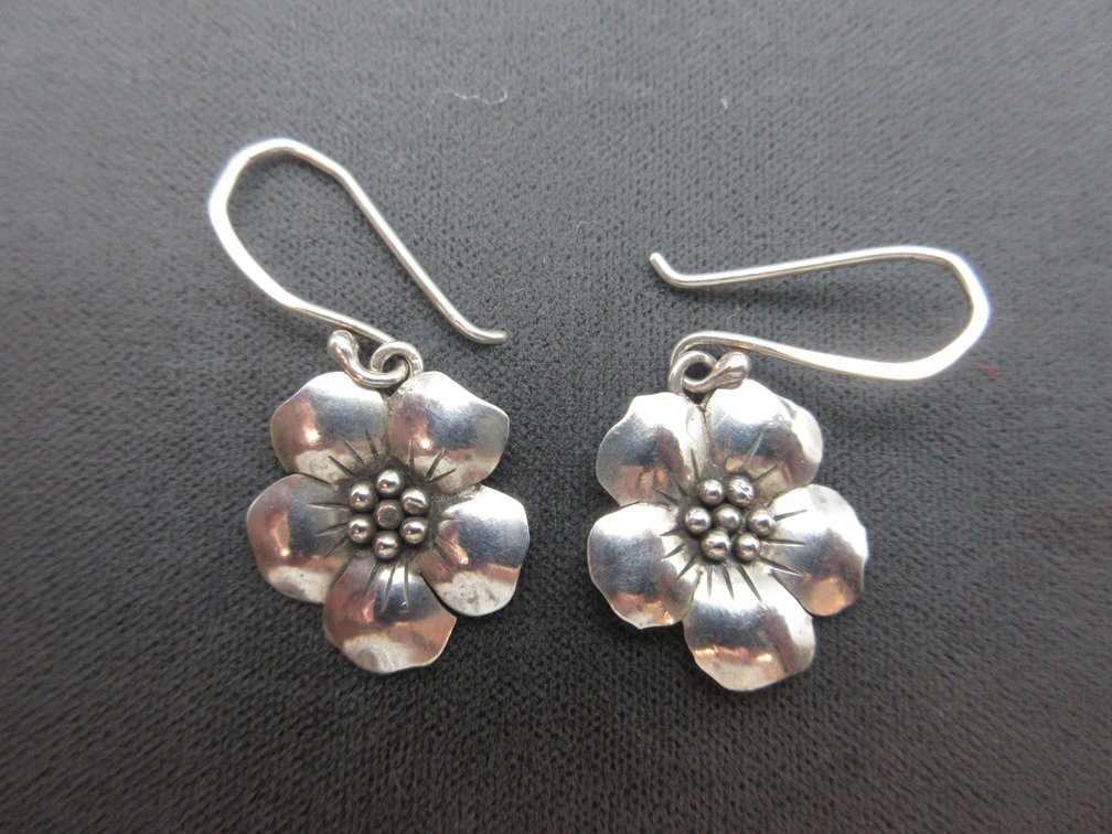 Sterling silver flower design dangle earrings