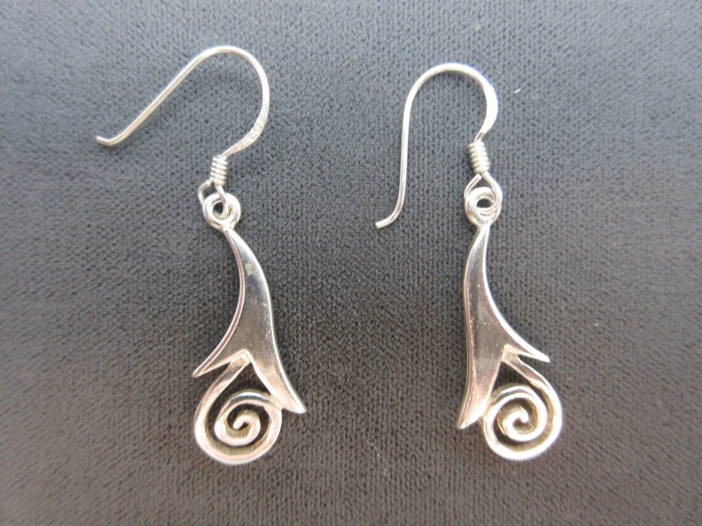 Sterling silver design dangle earrings