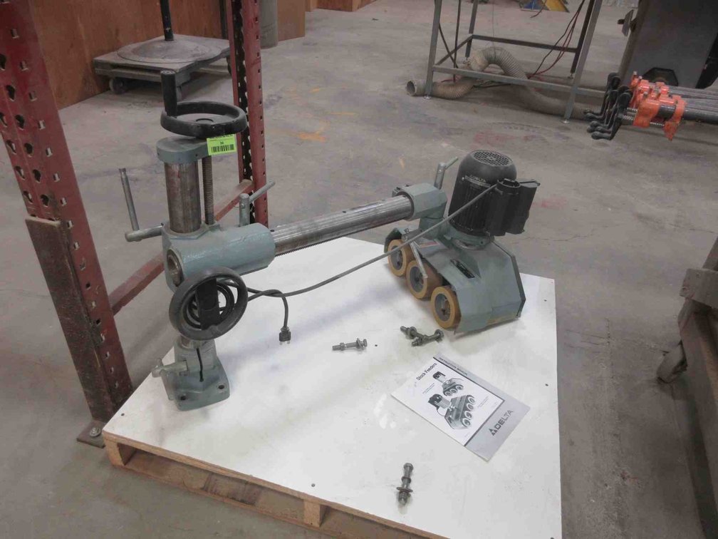 Delta stock feeder