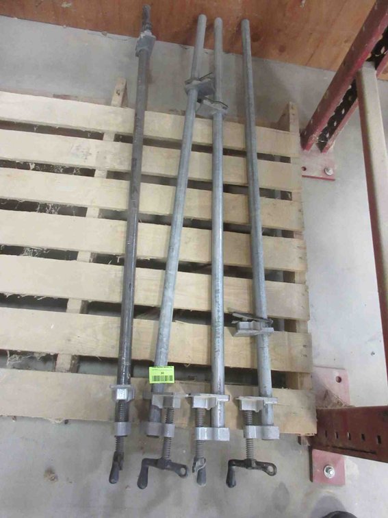(4) Pipe clamps