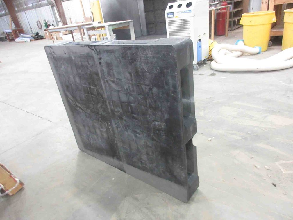 Uline plastic pallet
