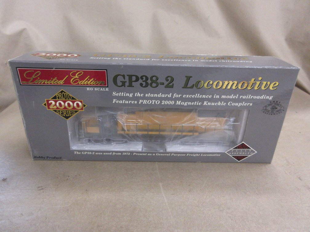 Proto 2000 GP38-2 Locomotive