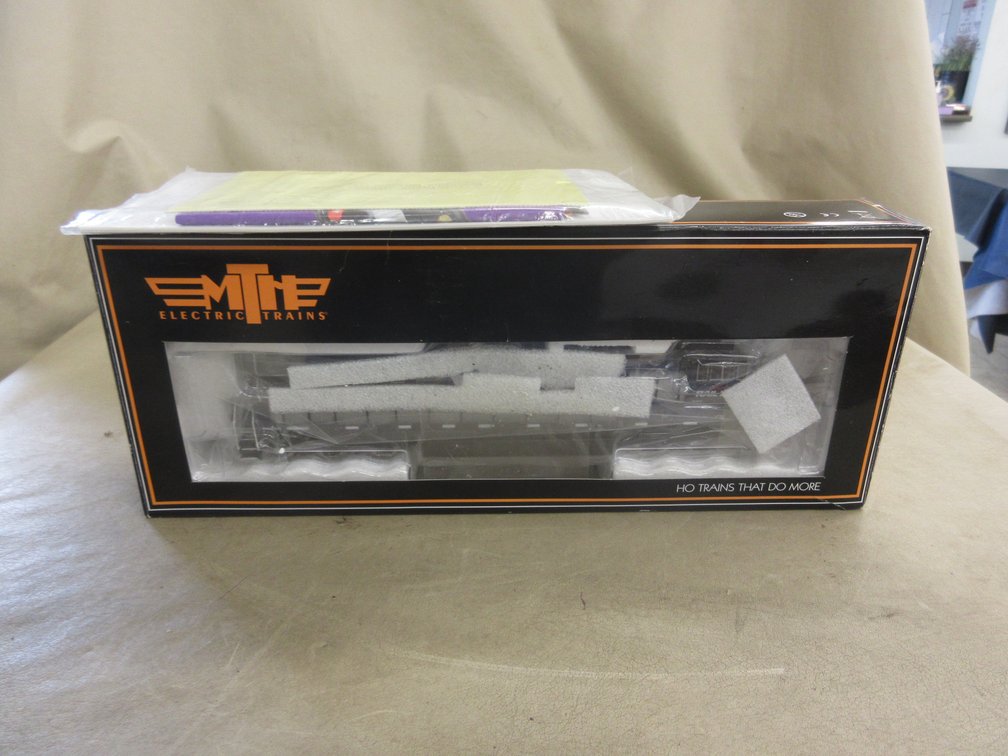 MTH Montana Rail Link SD70ACE Rail Link locomotive