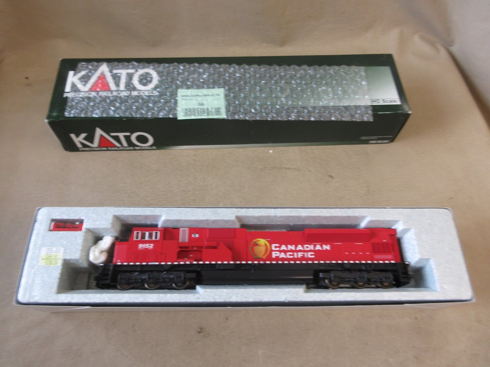 KATO Canadian Pacific #9152 EMD SD90/43MAC locomotive