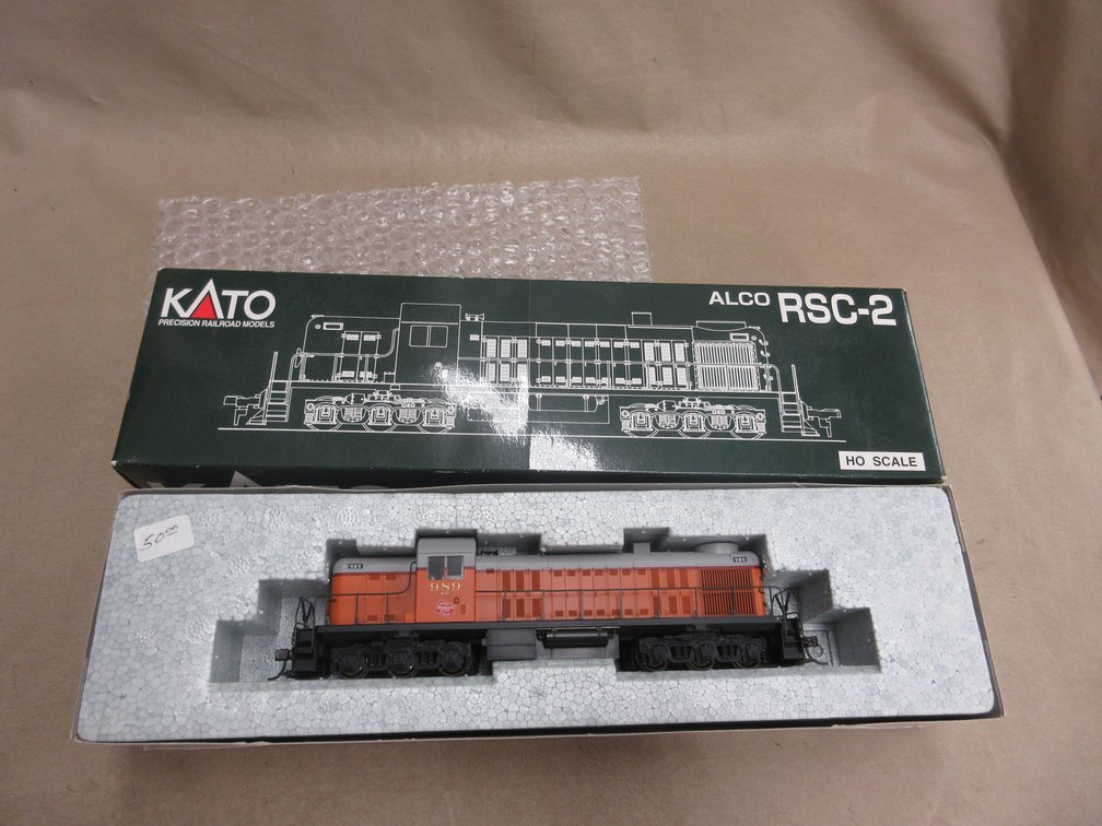 KATO Milwaukee Railroad #989 ALCO RSC-2 locomotive