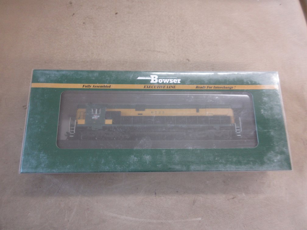 Bowser C628 CNW Old Yellow Green Cab #6723 locomotive
