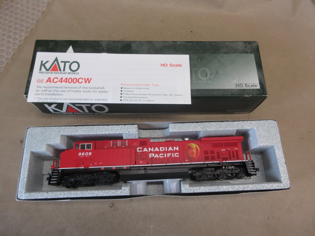 KATO CP Golden Beaver #9608 GE AC4400CW locomotive
