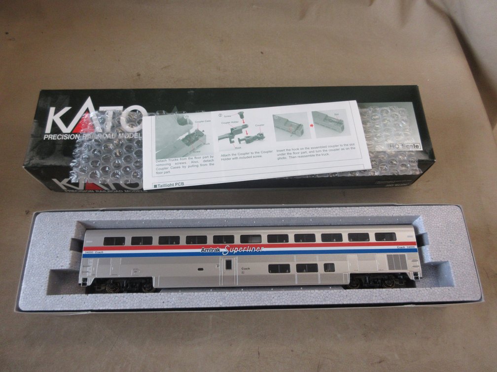 KATO Amtrak Superliner Coach Phase III #34000 passenger car