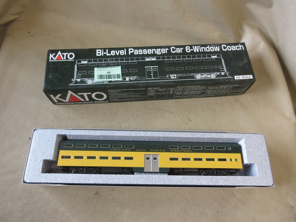 KATO C&NW Bi-Level passenger car