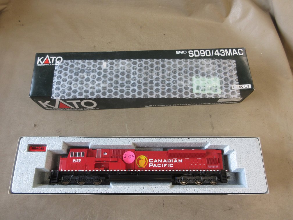 KATO Canadian Pacific #9125 EMD SD90/43 MAC locomotive
