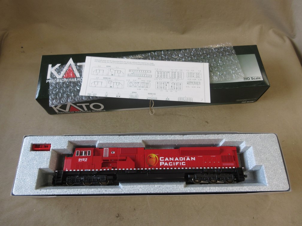 KATO Canadian Pacific #9152 EMD SD90/43MAC locomotive