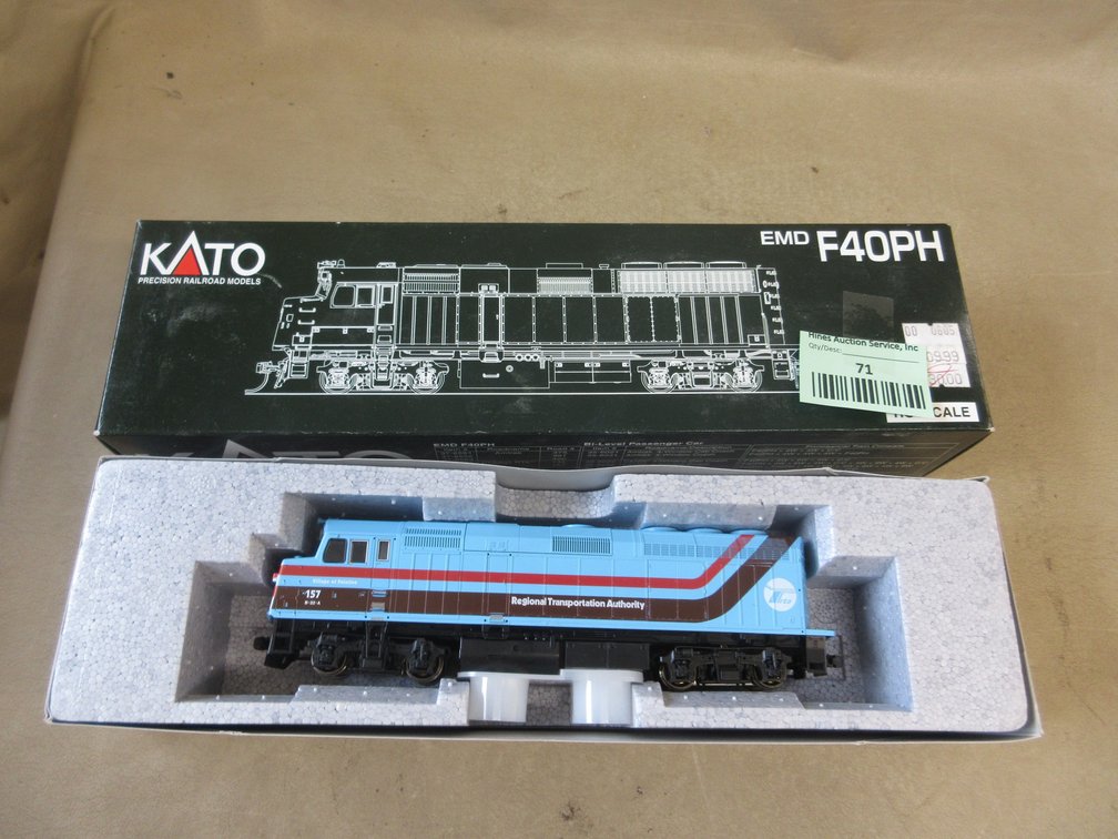 KATO Chicago RTA #157 EMDF40PH locomotive