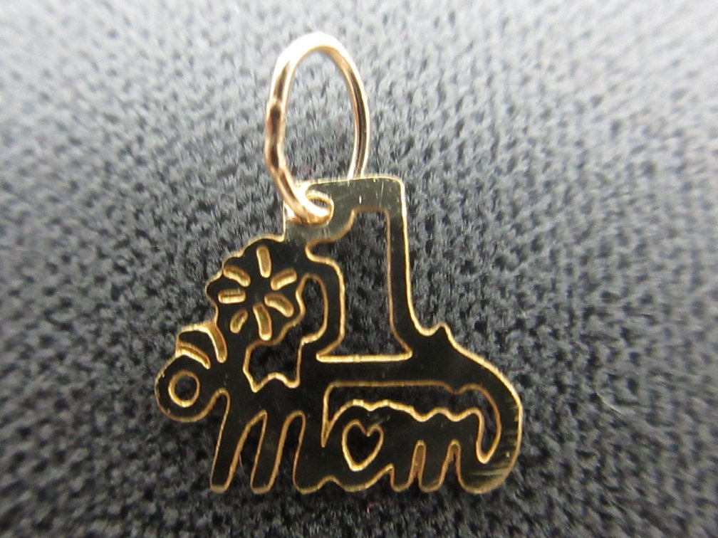 14k Solid gold #1 MOM pendant