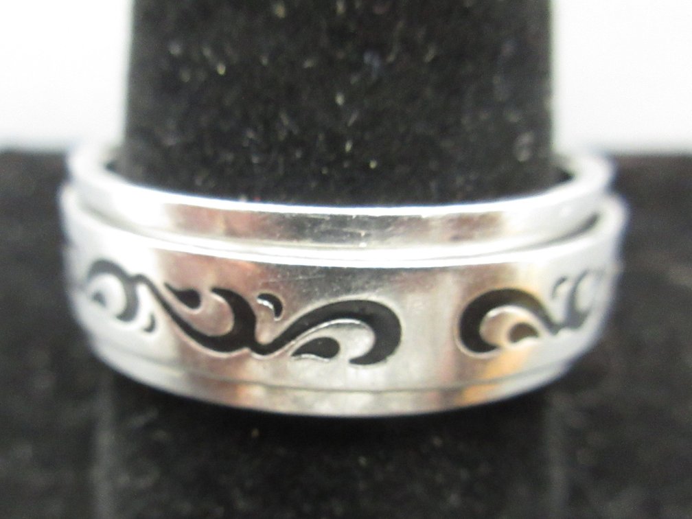 Sterling silver spinner ring 