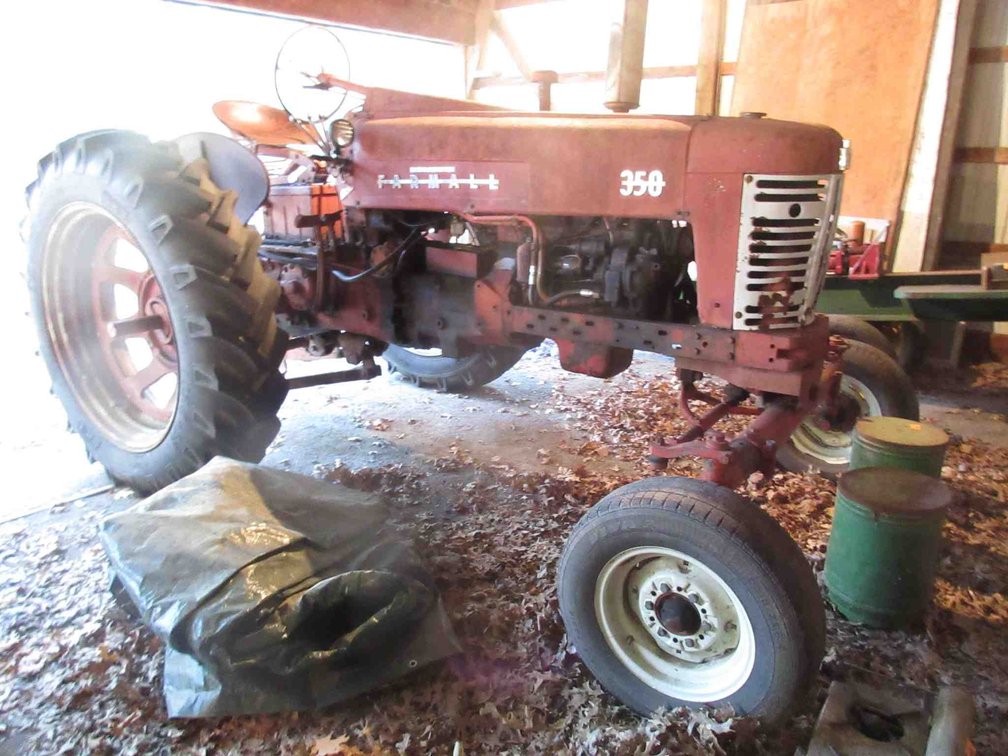 McCormick Farmall 350 gas tractor (runs & drives)