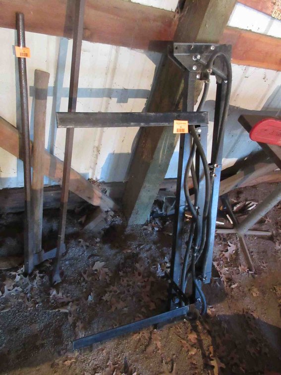 Sprayer tank boom arms