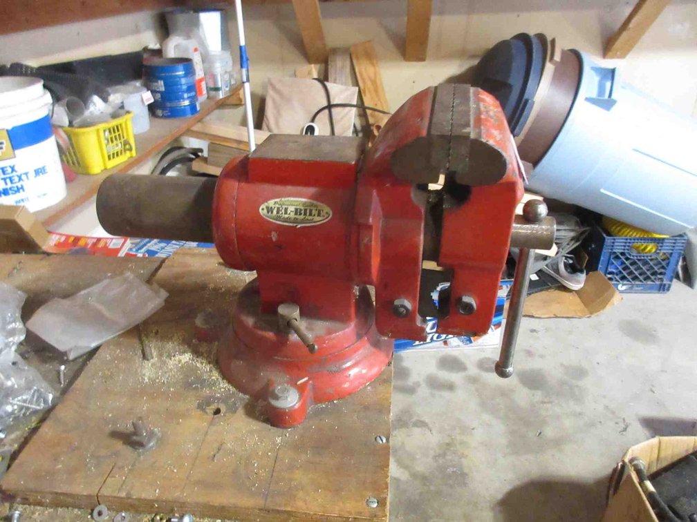 Wel-Bilt bench vise with anvil back