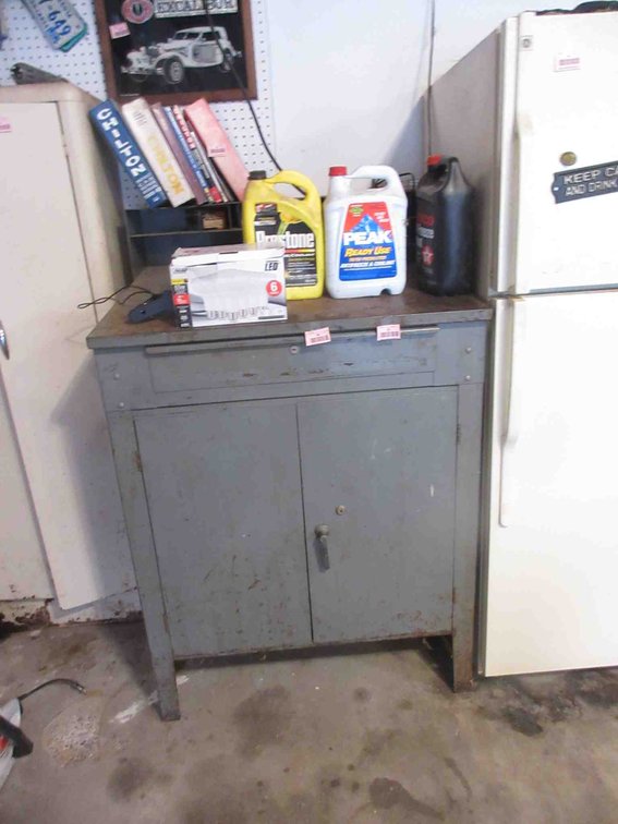 Metal shipper's cabinet