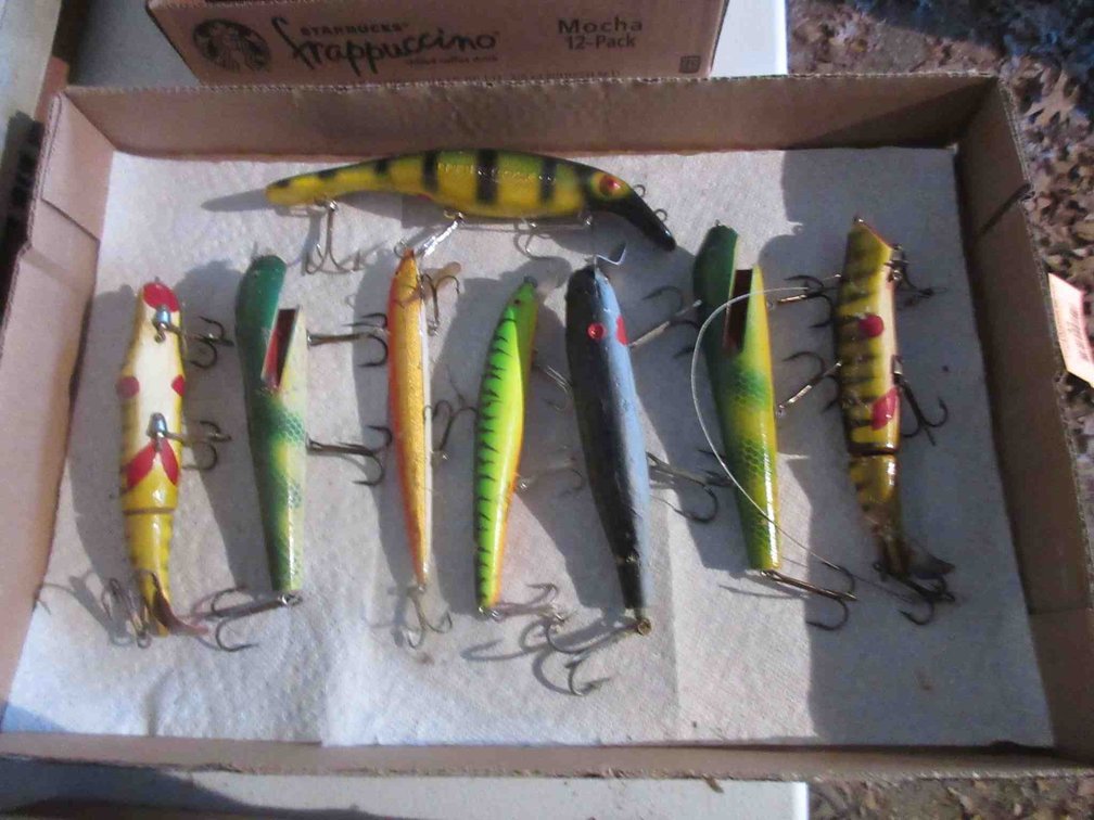 (8) Antique lures
