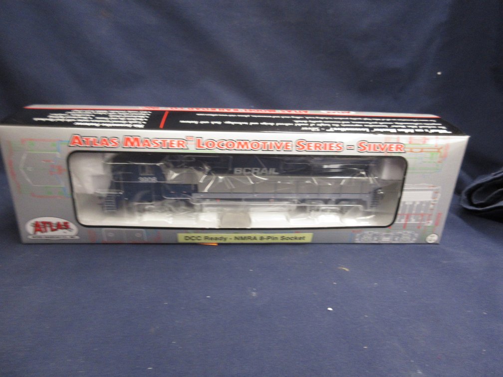 Atlas Silver HO Dash 8-39B locomotive LeHigh Valley Road #3906