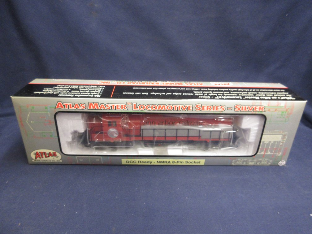 Atlas Silver HO GP38 Low Nose Locomotive