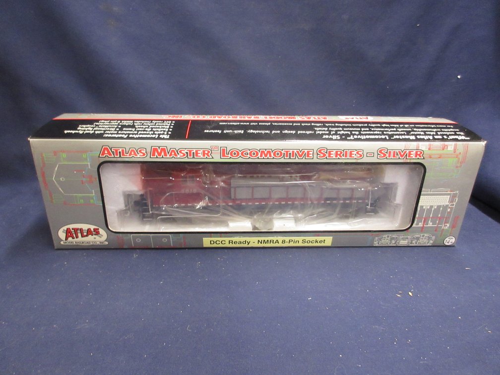 Atlas Silver GP-40 Low Nose HO scale locomotive Canadian Beaver Pacific #4616