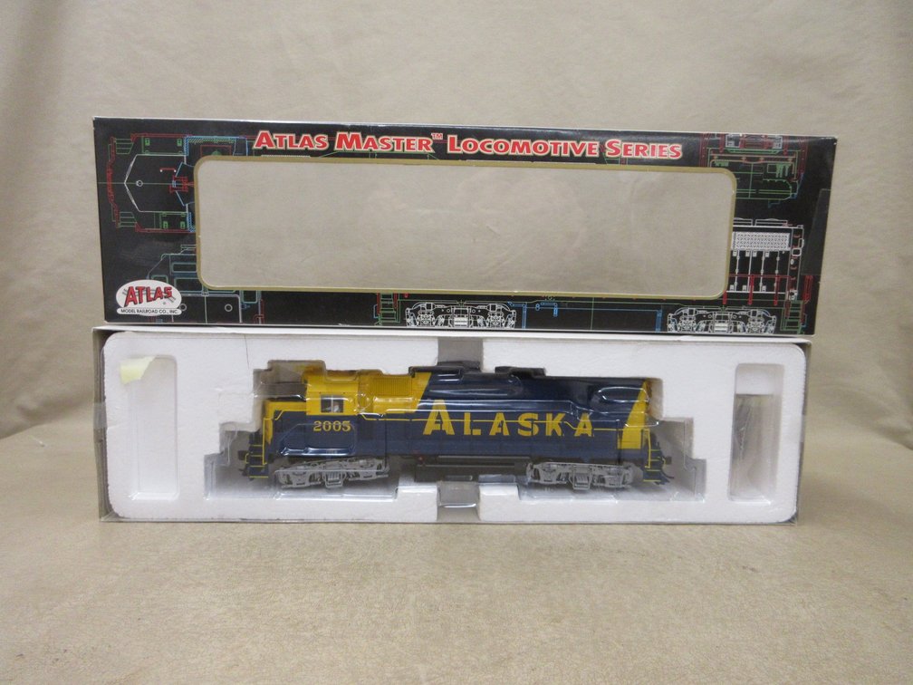 Atlas Master HO scale GP-38 locomotive Alaska #2005