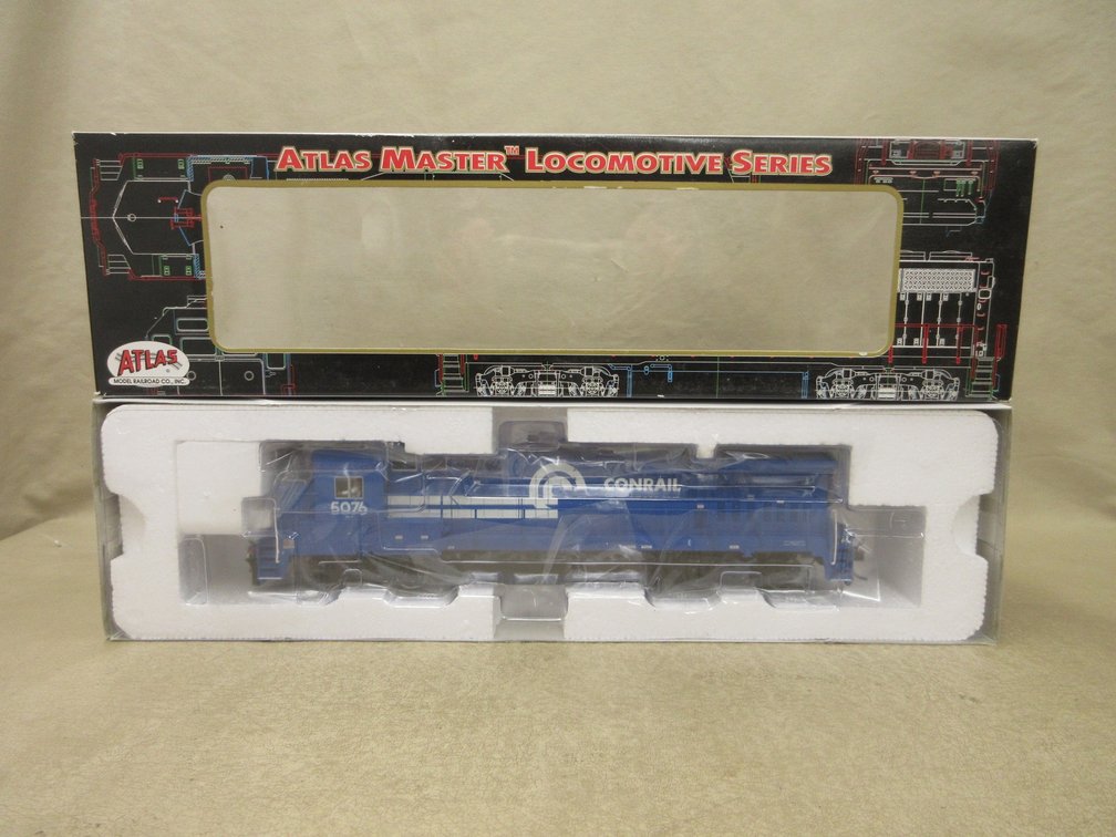 Atlas Master HO scale Dash 8-40B locomotive Conrail #5076
