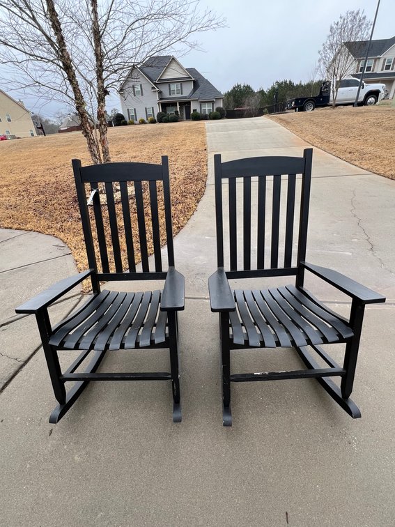 2 Rocking Chairs