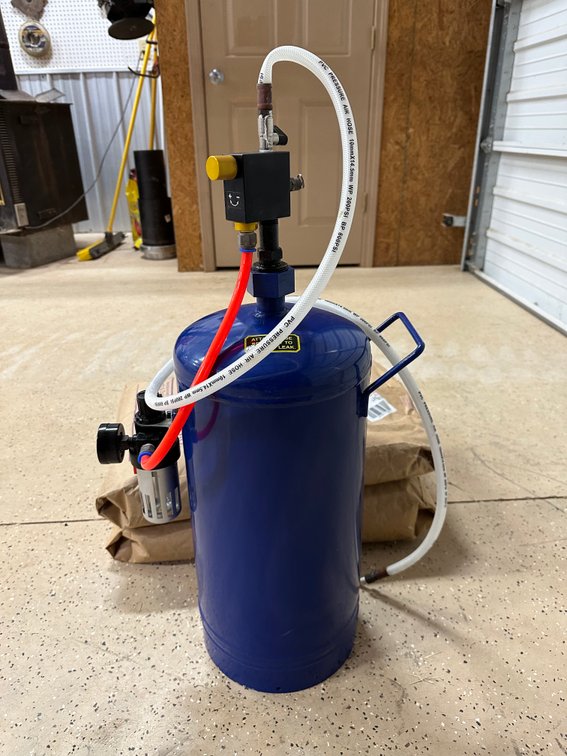 Central Pneumatic Soda Blaster with 2 bags of Soda 