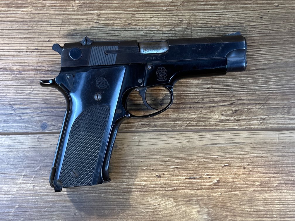 Smith and Wesson Model 59 9mm Auto
