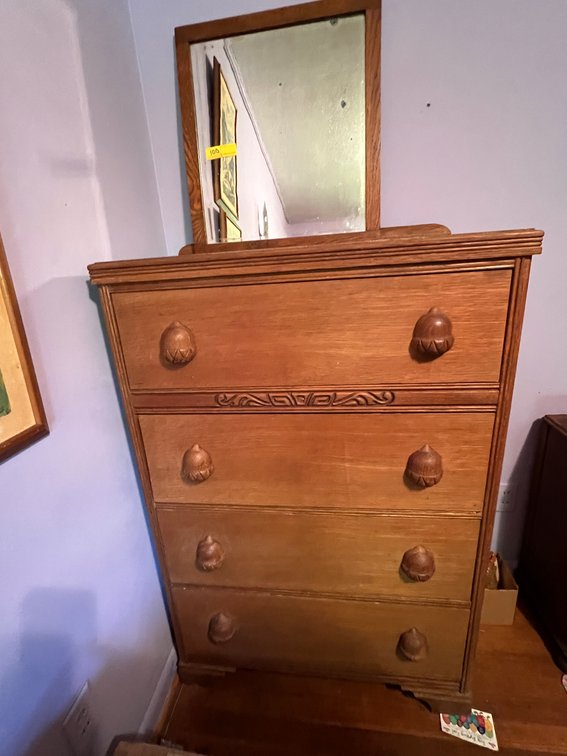 Chest of drawer with mirror 