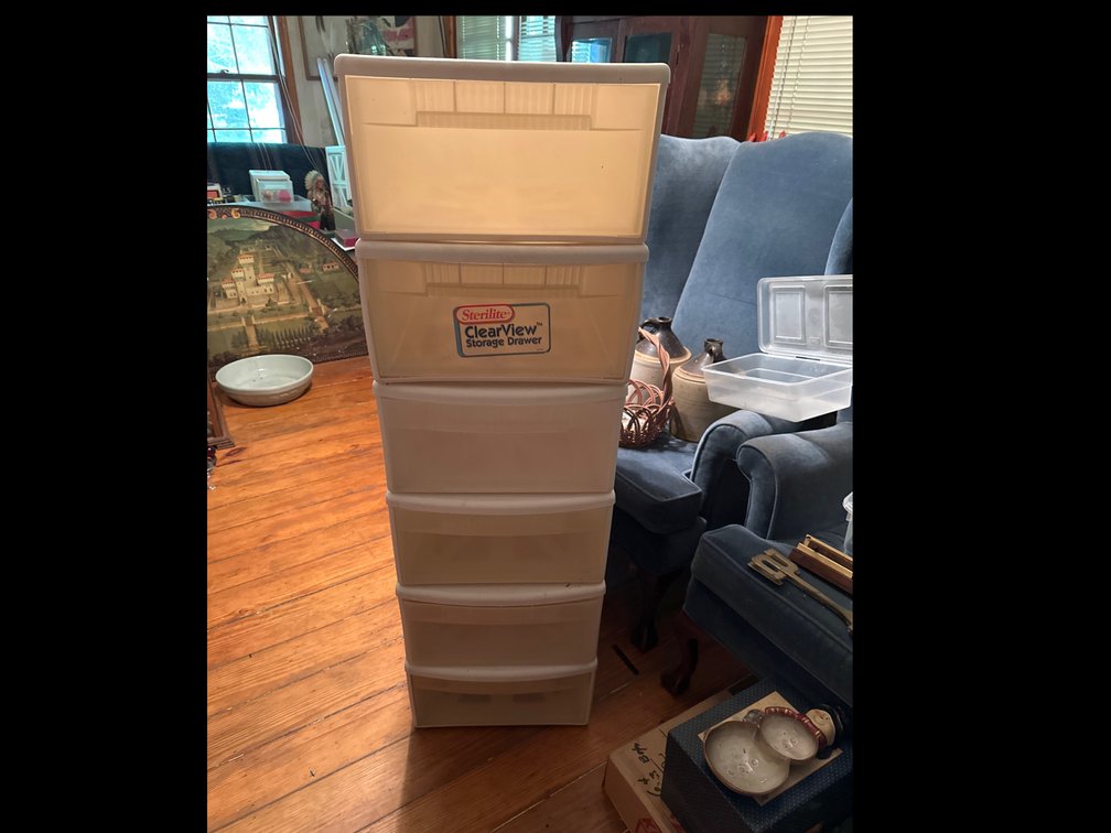 Storage container with drawers 