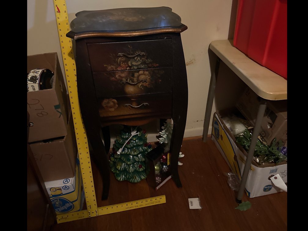 Chest of drawers 