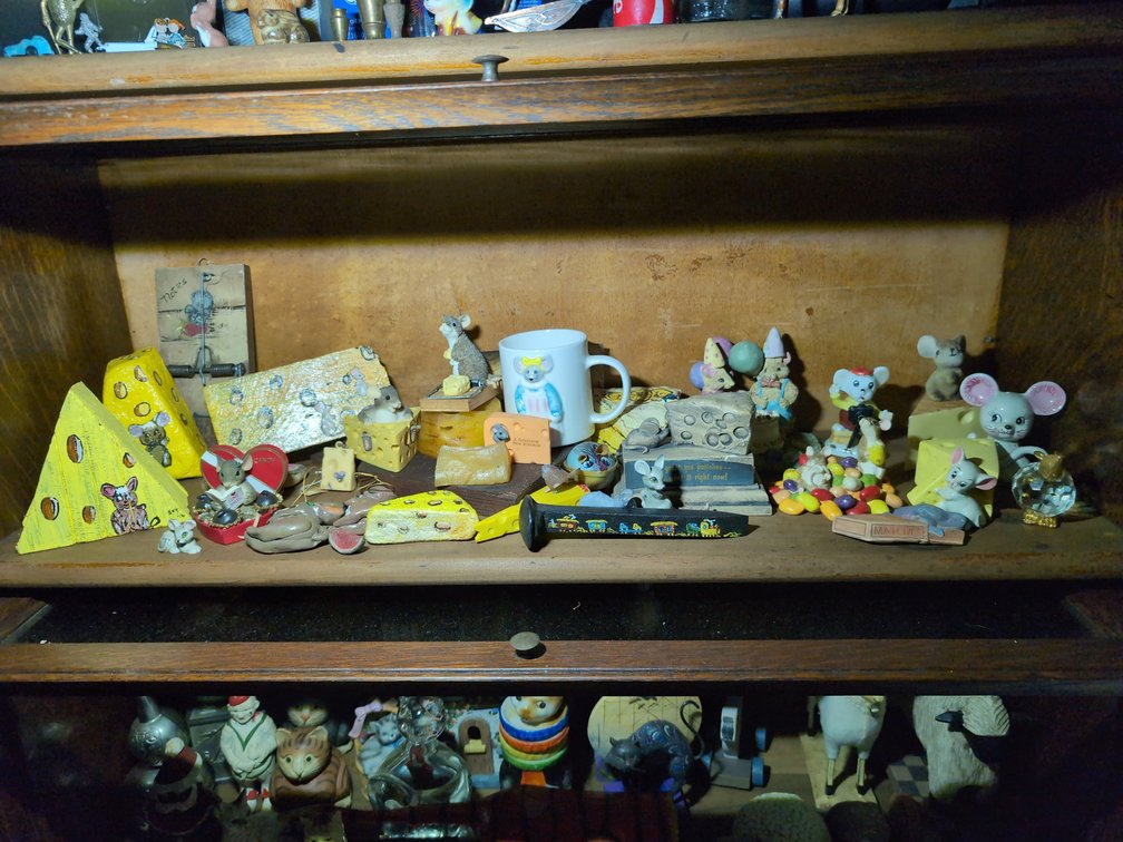 Vintage Toys - Mouse and cheese figurines 