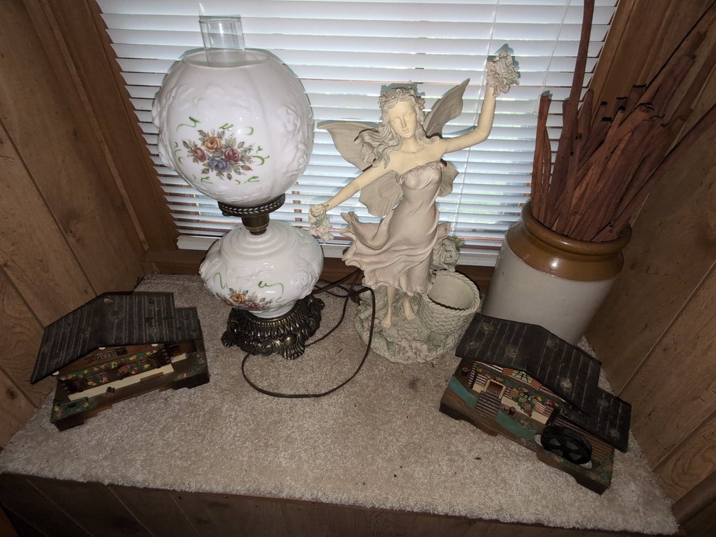 Vintage Gone with the Wind Hurricane 3 Way Lamp and  jewelry boxes