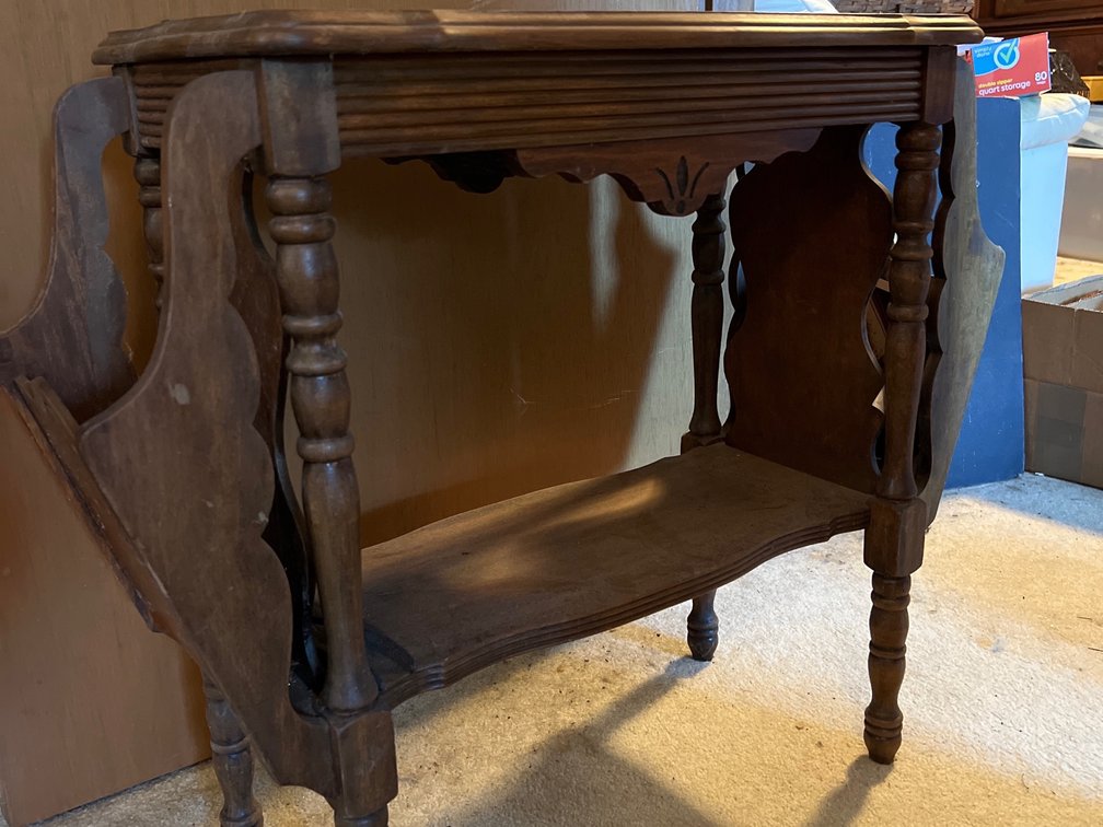 Vintage coffee table with 2 magazine holders 