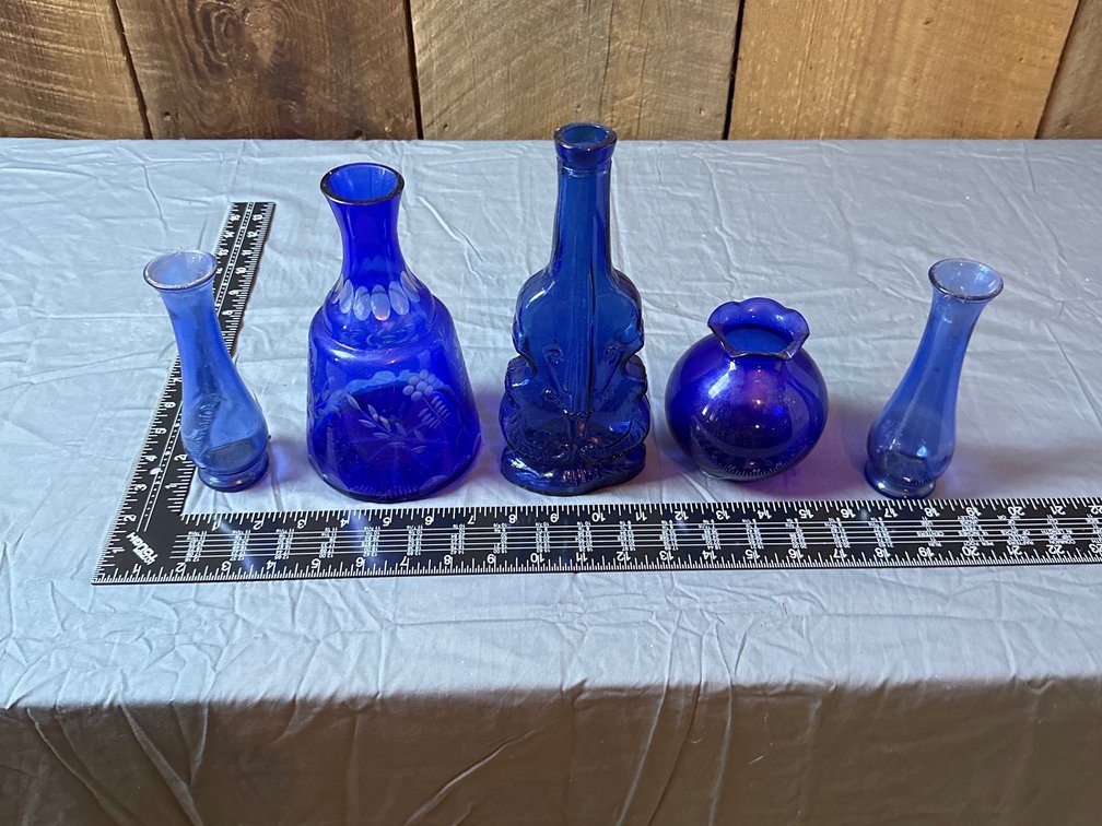 Blue vases 