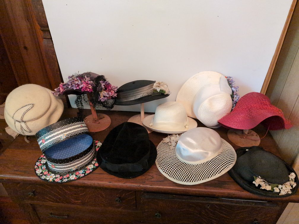 9 vintage hats with 1 hat box 