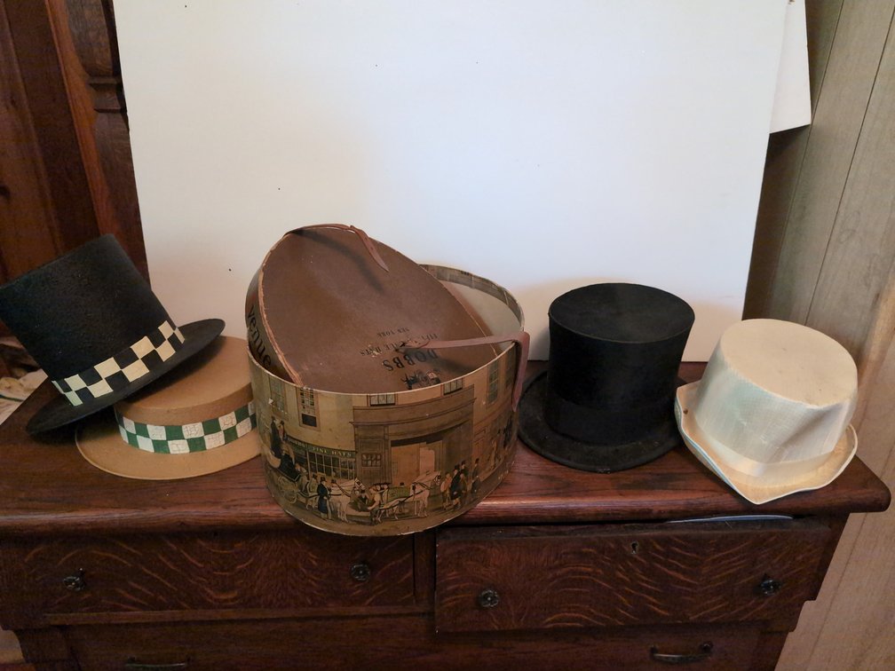 1 felt top hat with metal decorative hats and hat box that buckles 